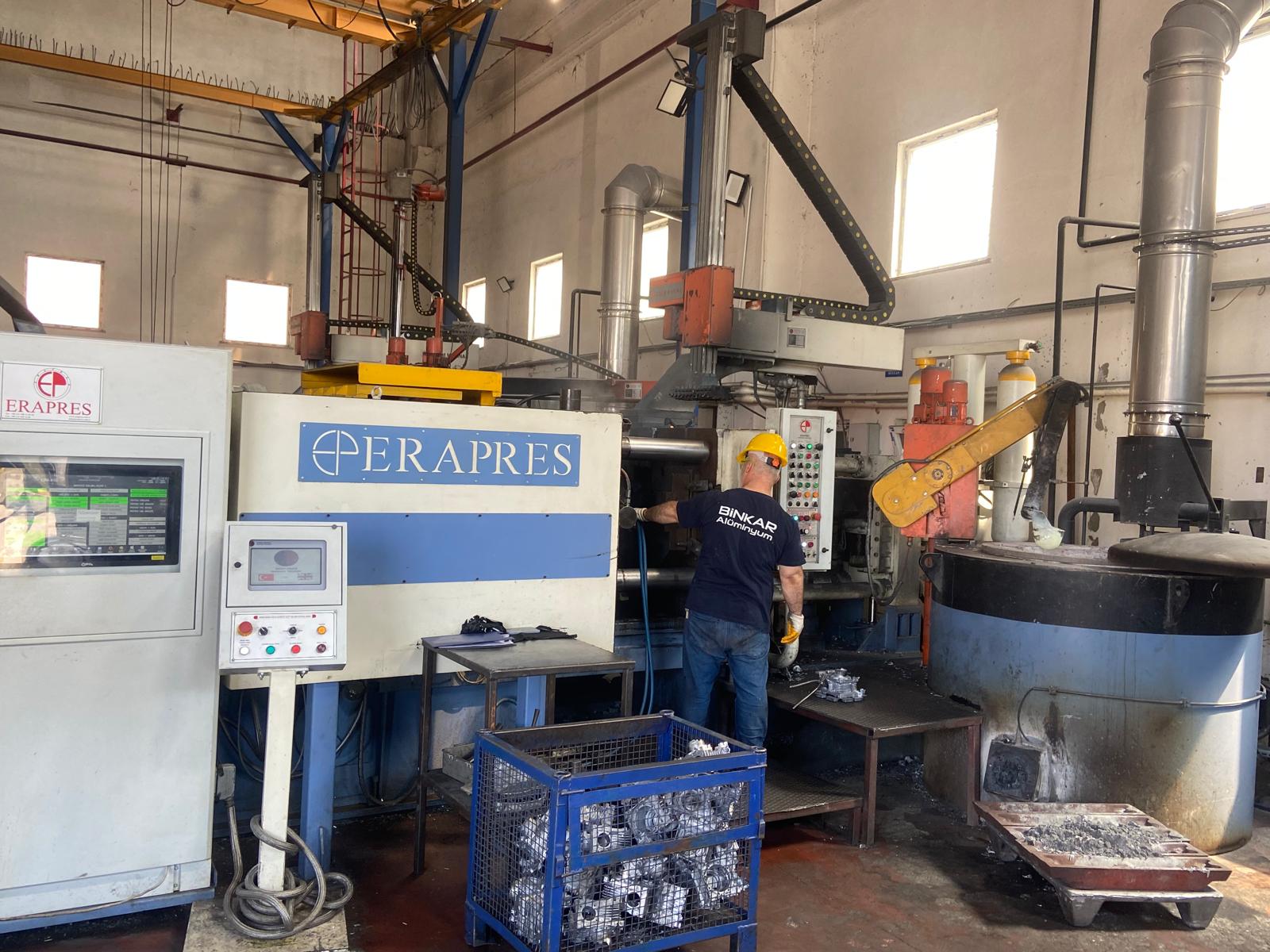 400 ton enjeksiyon makinesi