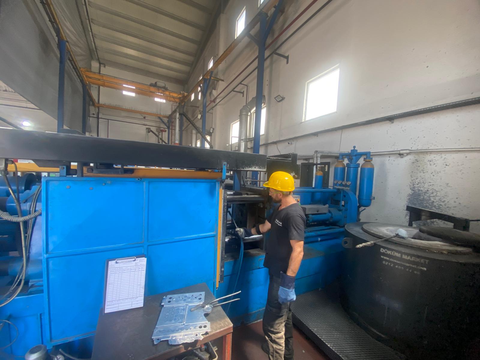 200 Ton Enjeksiyon Makinesi